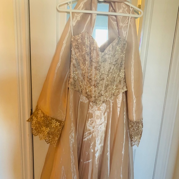 Dress - Picture 3 of 4